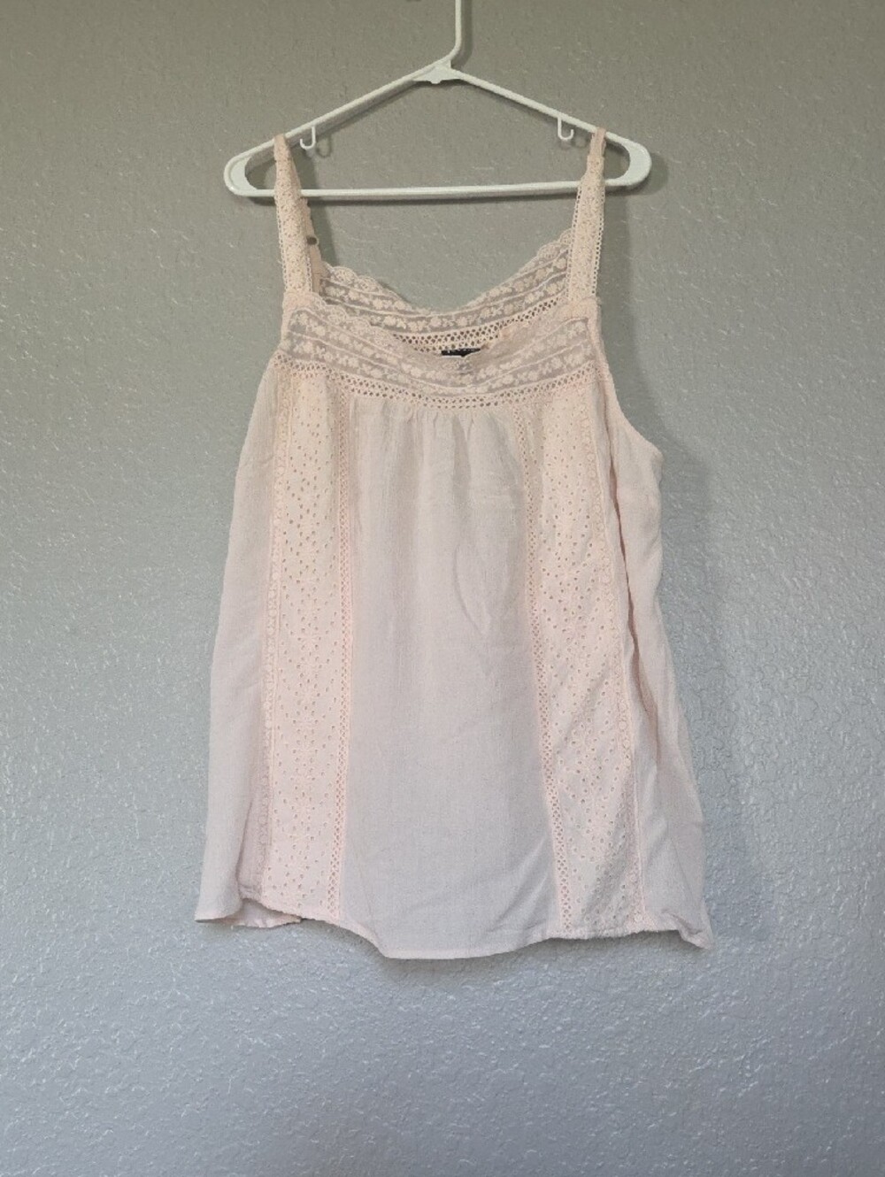 torrid Cream Linen & Lace-Trim Camisole Flowy Tank Top